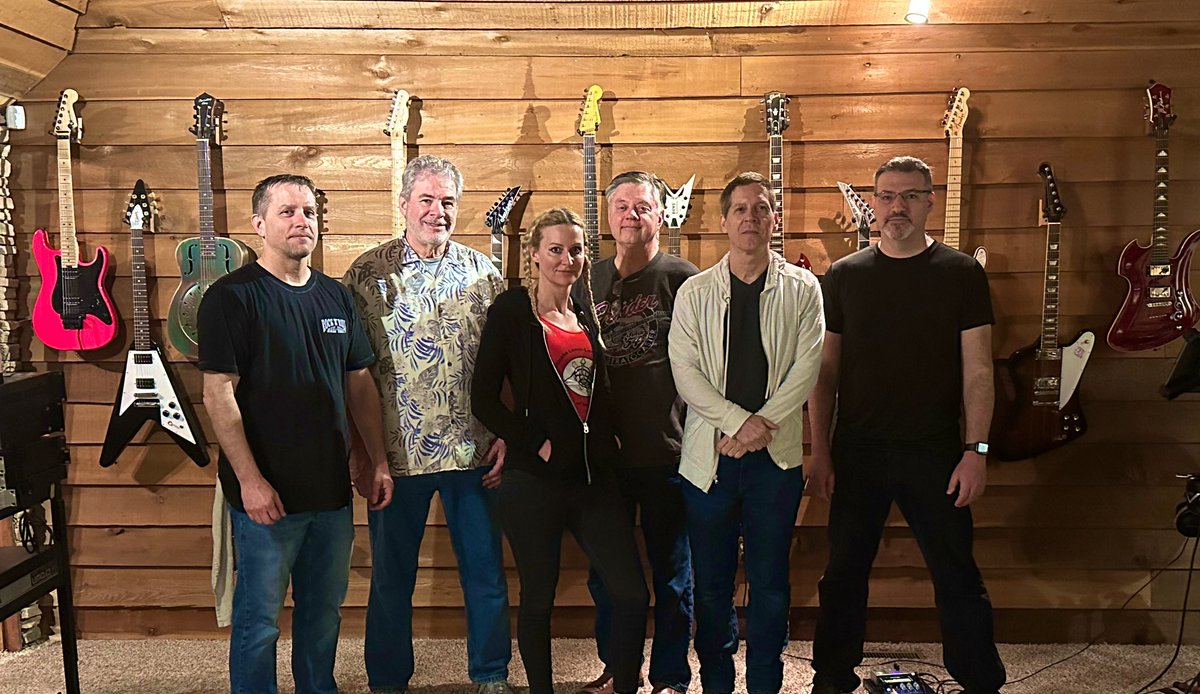 EnchantedFarmX's tweet image. It’s an exciting day for #QuantumCreek Band…1st time in recording studio. Stay tuned for album #1…#QuantumConnection