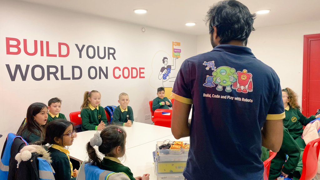 RobothinkUK tweet media