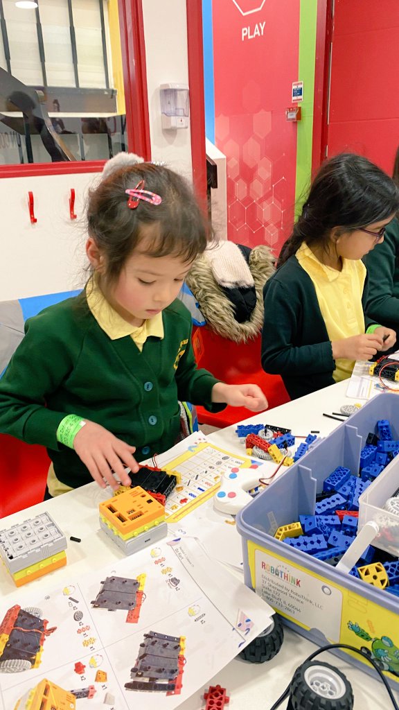 RobothinkUK tweet media