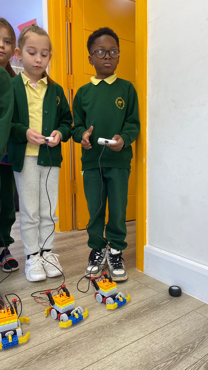 RobothinkUK tweet media