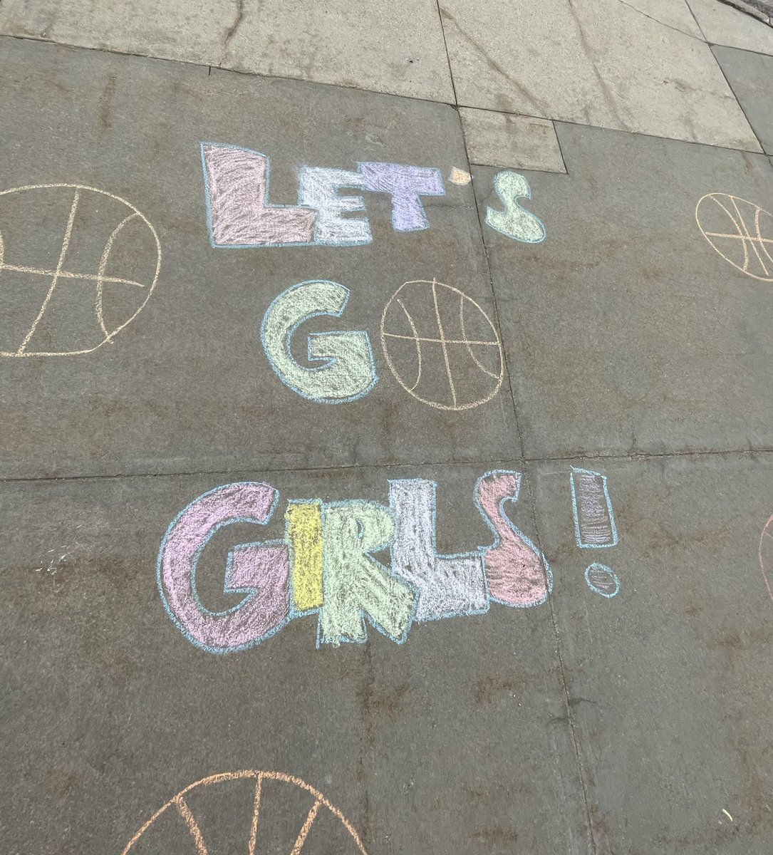 merellerbrake's tweet photo. Advanced chem getting lit like a Bunsen burner for state 🔥👩‍🔬🧪🏀 https://t.co/Ha4LXGIb36