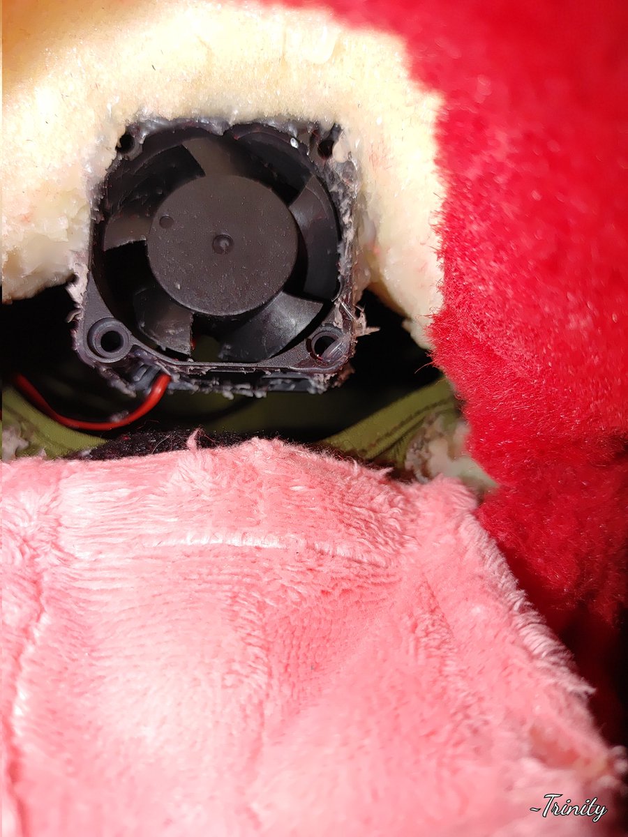 whitewolfangel7's tweet image. Added a fan for circulation! #wipwednesday #fursuitbuilder