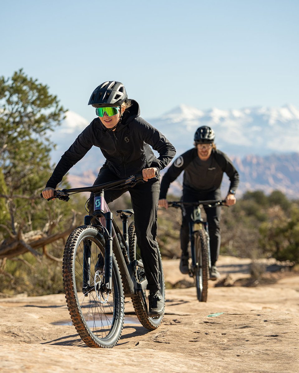 ScottSpain's tweet photo. Acompaña a Libby en busca de las buenas temperaturas para probar la nueva Genius por los increíbles senderos de Moab junto a Erik Henrickson ⛰

#SCOTTbikes #SCOTTgenius #AnyTrailAnyTime
#MTB

📸: @susietheis https://t.co/SGaYy3Vm8I