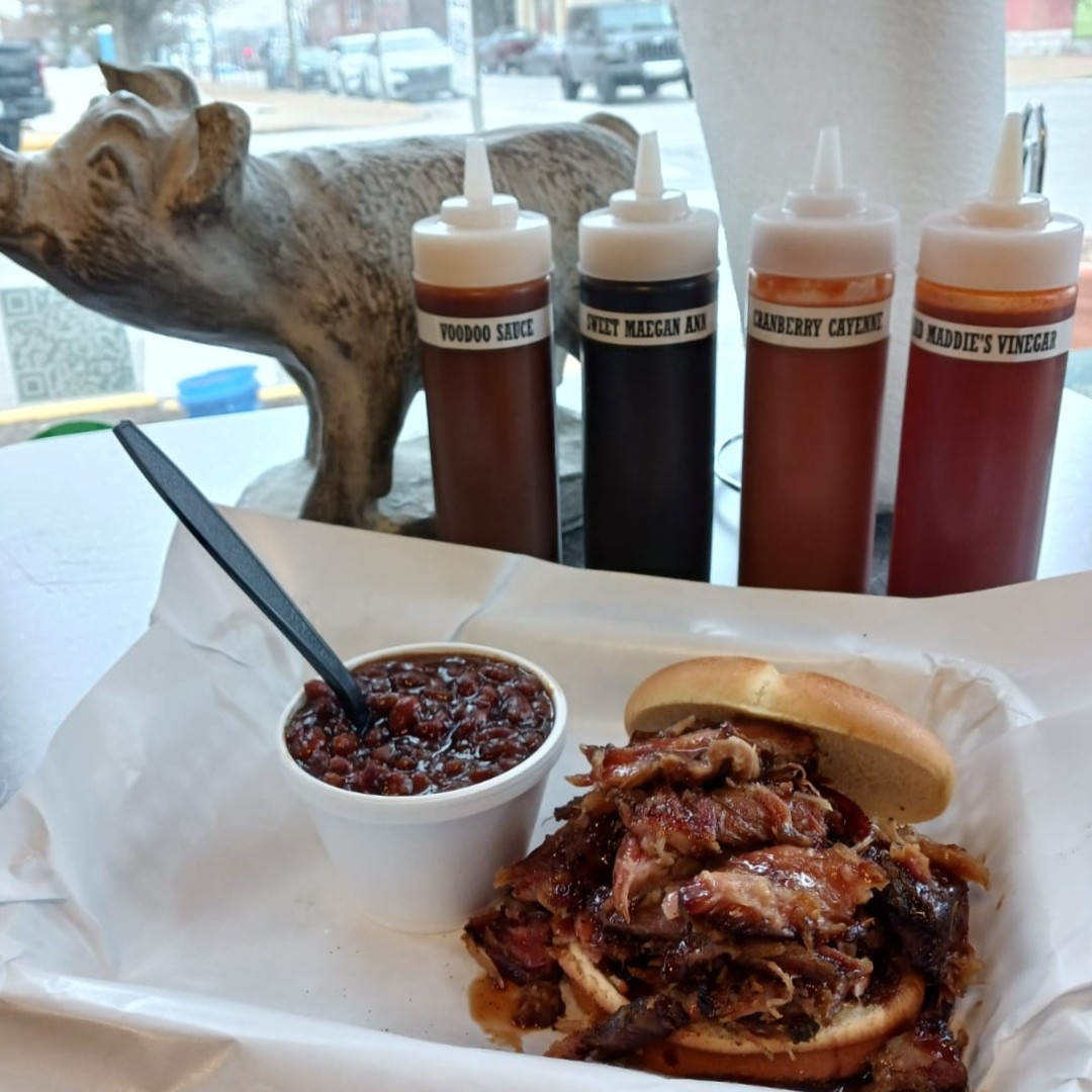 BogartsSTL1's tweet photo. 🐖 🔥 😋 PULLED RIB IS BACK TODAY! 🙌 

#thursdayvibes #pulledrib #bogartssmokehouse #barbecue #stlouis #soulard #stlbbq #stlouiseats #eatlocal https://t.co/D6EHhZGsy1