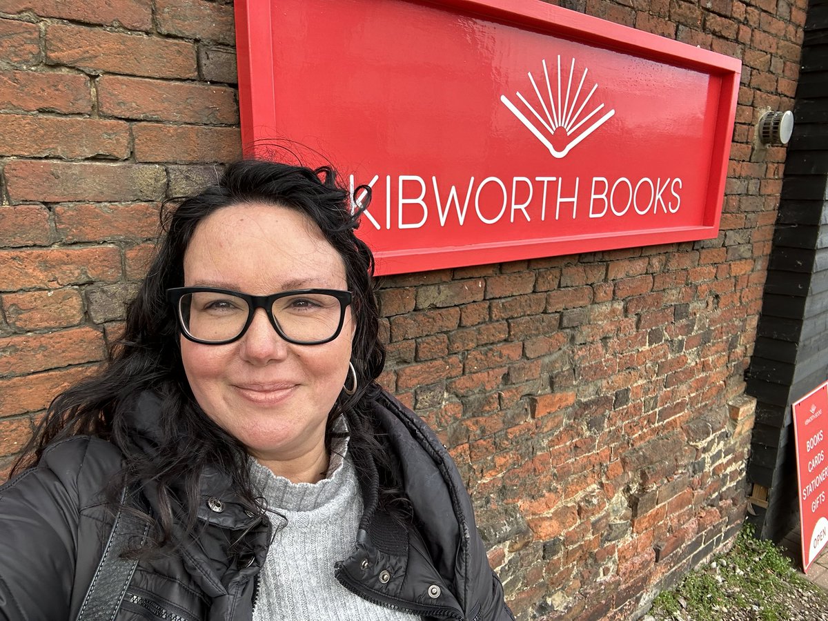 Popped into @kibworthbooks a lovely independent bookshop, for my #WorldBookDay2023 purchase - a book about plants.

Lovely to see Debbie and have a quick catch up. Always good to support a local, independent business.
#ShopLocal
#IndependentBookshop