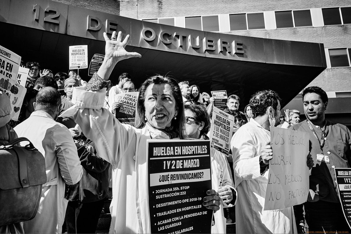 MiguelhlLucas's tweet photo. Los sindicatos @amytsmedicos  y @AFEM2012  han convocado dos jornadas de huelga de facultativos del ámbito de la #AtencionHospitalaria  del Servicio Madrileño de Salud, ayer miércoles 1 de marzo los dos sindicatos se manifestaron por las calles de la capital.
Foto🧵⤵️ https://t.co/uzGJCy1cnq