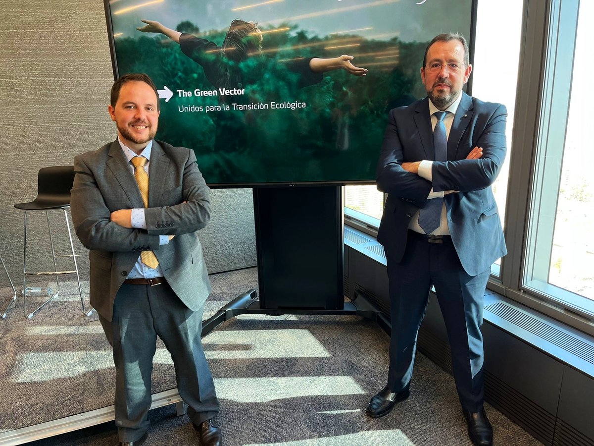 INDEREN_ENERGIA's tweet photo. El 28 de febrero se ha presentado la plataforma #TheGreenVector en Madrid y nuestro CEO ha asistido al evento privado de presentación donde ha podido intercambiar impresiones con los creadores de la propuesta @enagas y Genia Bioenergy. 🔬Más información: https://t.co/nQW05SNJzj♻️ https://t.co/JlnAcAE1zN