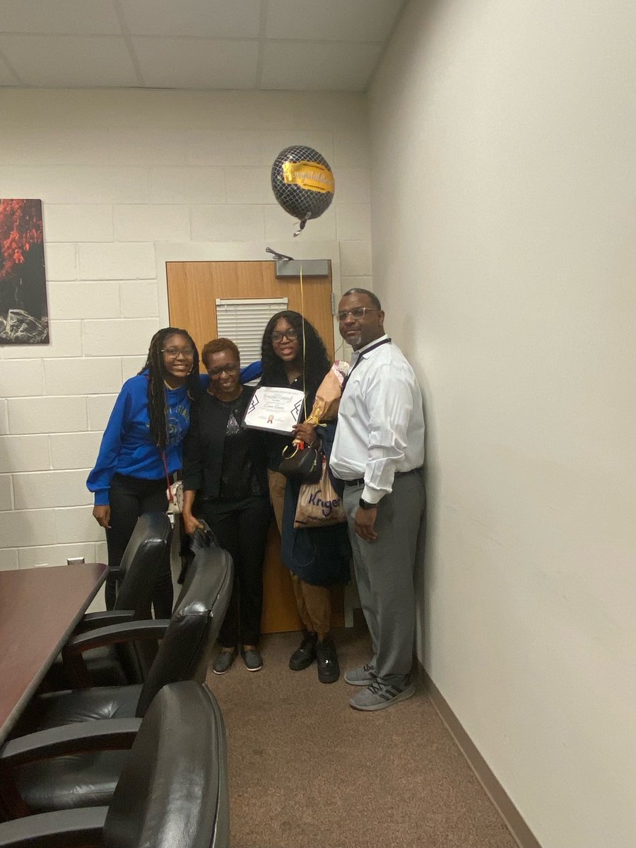 D. M. Therrell High School tweet media