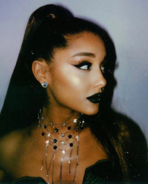 updatecharts's tweet photo. 🚨 VAI ARROMBAR O SPOTIFY! Taylor Swift lançará uma música com Ariana Grande. Segundo o insider, a canção fará parte de um álbum regravado. https://t.co/N9g6xWsZPu