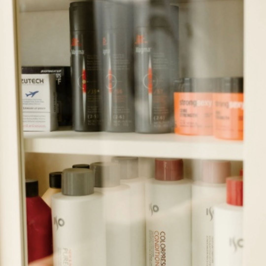 With Spring right around the corner, it's the perfect time for a makeover!! Color By Kellie has got you covered for all of your beauty needs💇🏽💇🏻‍♀️
 
Come check them out at 4661 Queen St, Niagara Falls! 

#DowntownNiagaraFalls #ShopLocal
