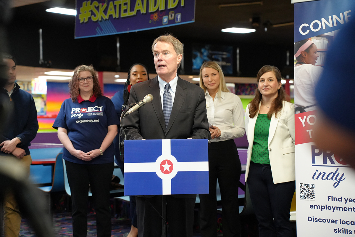 EmployIndy's tweet photo. Yesterday @IndyMayorJoe, @CristaCarlino, EmployIndy, and partners kicked off the summer hiring season by announcing the 2023 edition of Project Indy summer jobs at the @SkatelandIndy. To sign up simply text “Project Indy” to 317-659-9657
#ProjectIndy #INvestinYouth https://t.co/iyy616nOZj