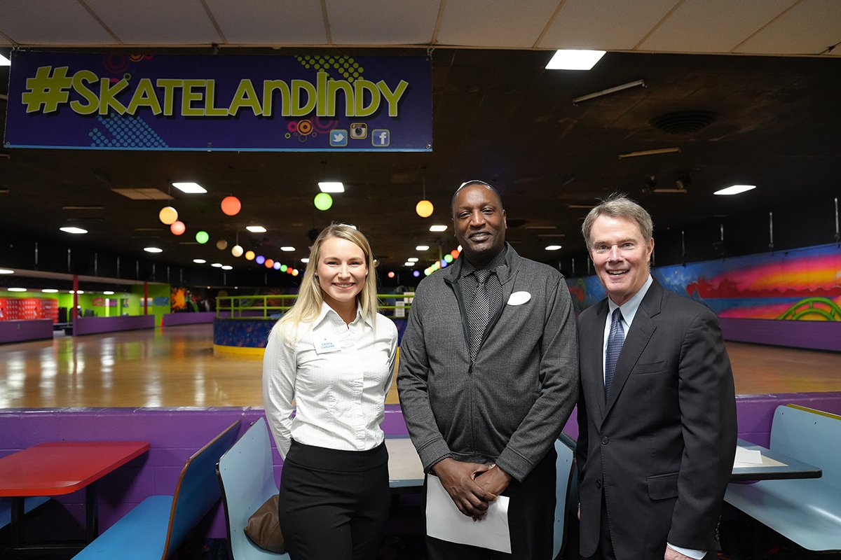 EmployIndy's tweet photo. Yesterday @IndyMayorJoe, @CristaCarlino, EmployIndy, and partners kicked off the summer hiring season by announcing the 2023 edition of Project Indy summer jobs at the @SkatelandIndy. To sign up simply text “Project Indy” to 317-659-9657
#ProjectIndy #INvestinYouth https://t.co/iyy616nOZj