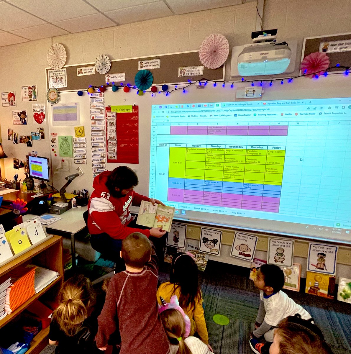 Little Giants participating in #ReadAcrossAmerica at Hose Elementary! #WAF