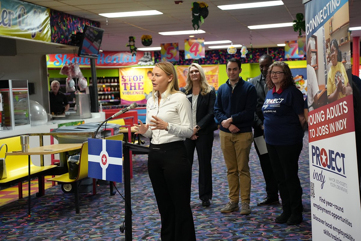 EmployIndy's tweet photo. Yesterday @IndyMayorJoe, @CristaCarlino, EmployIndy, and partners kicked off the summer hiring season by announcing the 2023 edition of Project Indy summer jobs at the @SkatelandIndy. To sign up simply text “Project Indy” to 317-659-9657
#ProjectIndy #INvestinYouth https://t.co/iyy616nOZj