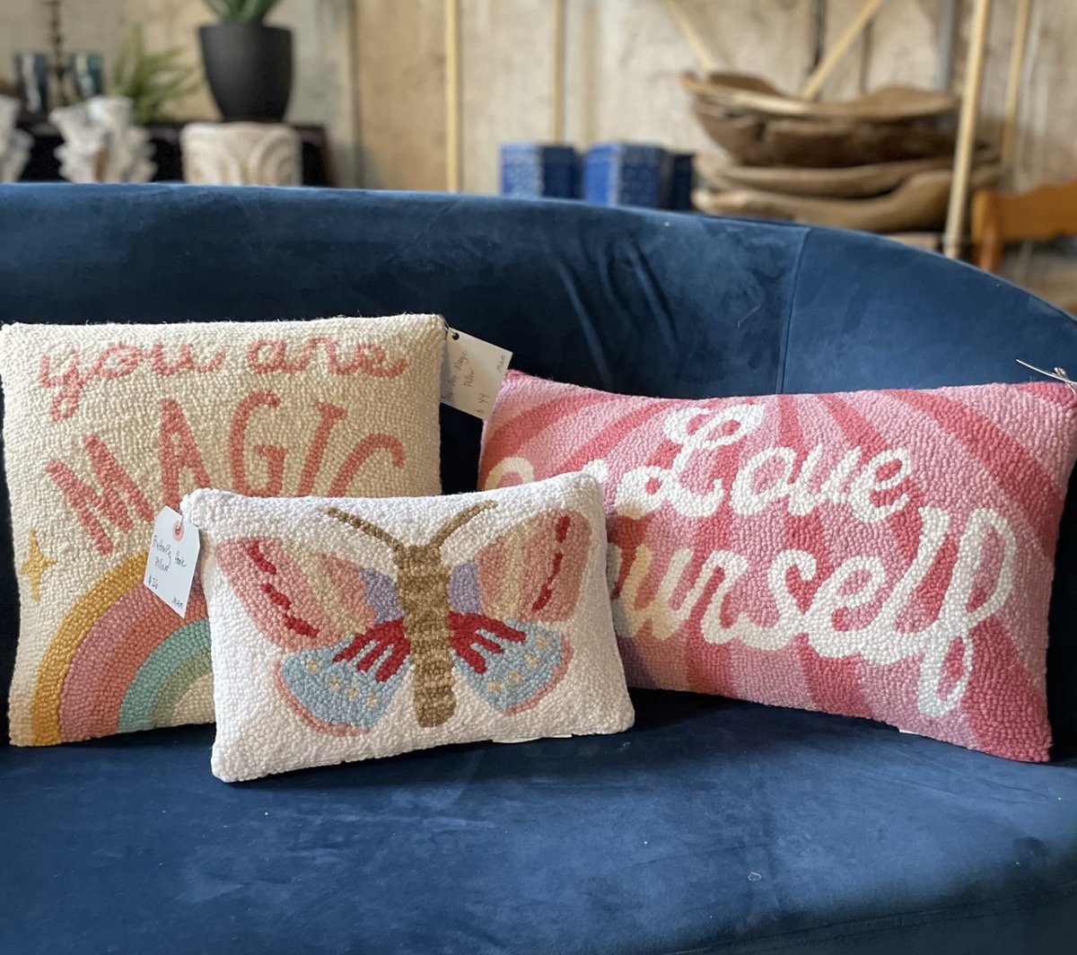vacrum's tweet photo. Happy Thursday to all! We put some new vintage items up on our site plus some fun new items too! Grab them before they're gone!! - https://t.co/BmHuESb1yD https://t.co/CN5Nj2R4hp