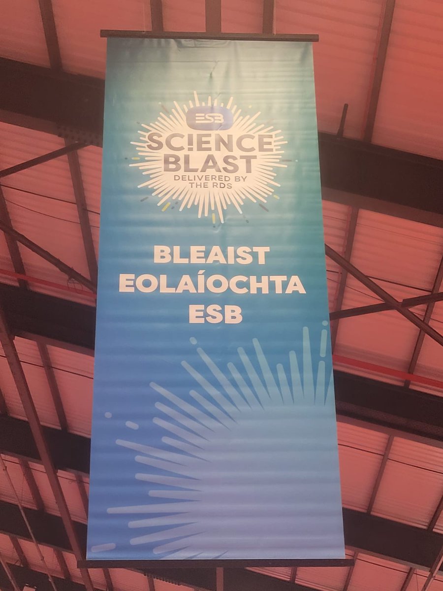 AFPatrunachta's tweet image. Ba mhór an onóir dúinn bheith ag @esbscienceblast do #LáMórGaeilge inniu agus tacú le tionscnaimh STEM fíorthábhachtach inár scoileanna 🧪🧫⚗️🔬 #ESBScienceBlast @CoggOid @SnaGaeilge #Gaelscoil4All #eolaíocht