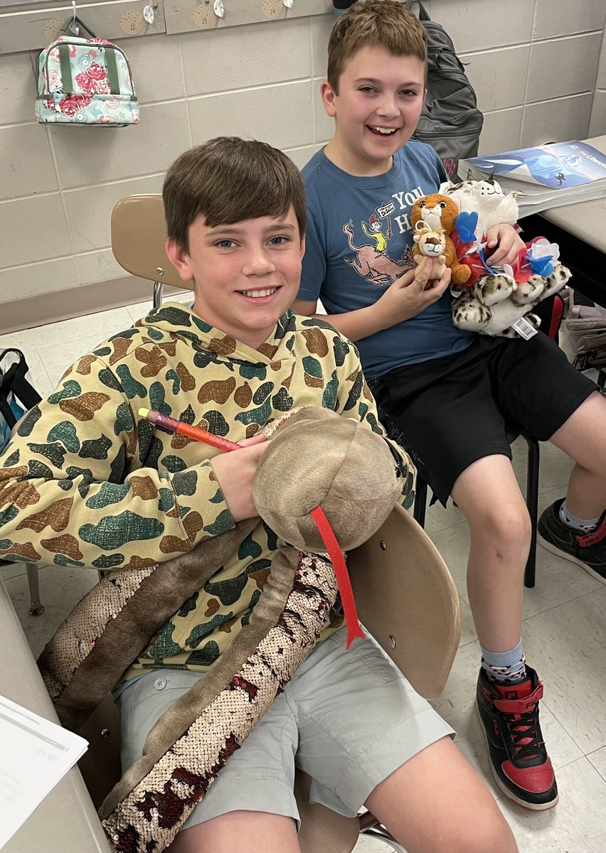 EESPrincipal's tweet photo. Day three of #ReadAcrossAmericaWeek2023 had the school filled with fluffy friends and lovable companions. #happyschool @Alabama_Reading @AlabamaAchieves @east_pto @clasleaders https://t.co/Khq4qMMAId