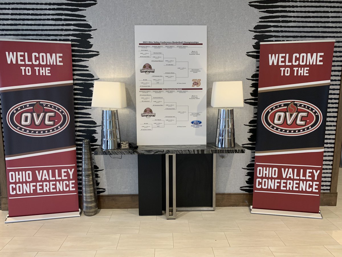NashSportsRadio's tweet photo. The @ThePoguester & @JonBurton32 Show - Broadcasting live from Evansville IN at the #OVCTourney #DoubleTreeHotel @OVCSports @Patton_Cook @kschwartz74 https://t.co/2y003DNgFT