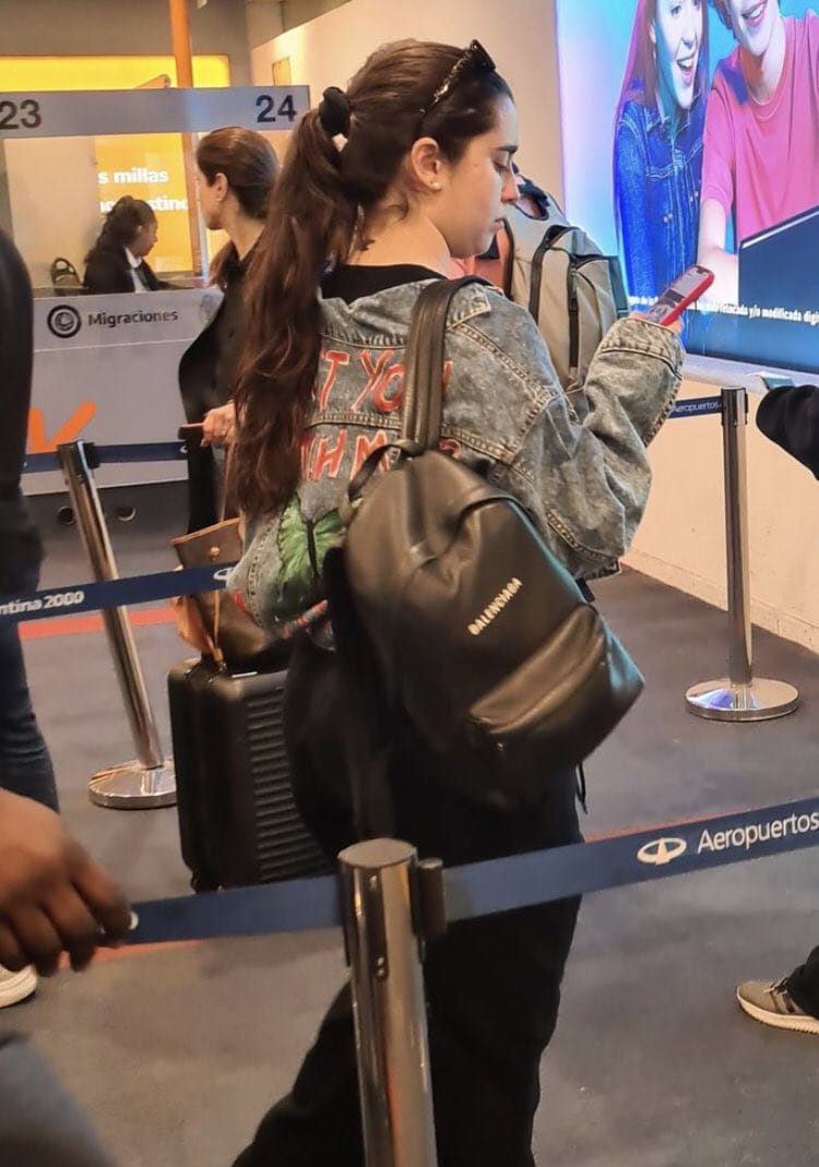 DearestLaurenn's tweet photo. CHICOS SE PUSO LA CAMPERA QUE LE HICE, ME VOY A MORIR. TE AMO LOCA @LaurenJauregui  GRACIAS GRACIAS ✨ https://t.co/2rNo4Hco94