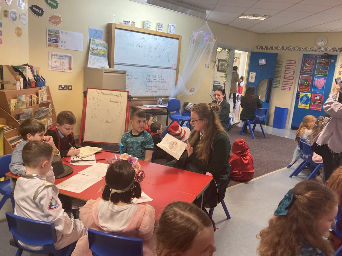 Stceciliaseng's tweet photo. #WorldBookDay2023 #StCeciliaβs Year 14 English Lit students loved sharing their love of reading with our fantastic P3 neighbours in #StJohnsPS. A mutually rewarding experience!! ππ https://t.co/4jyDyy0XwZ