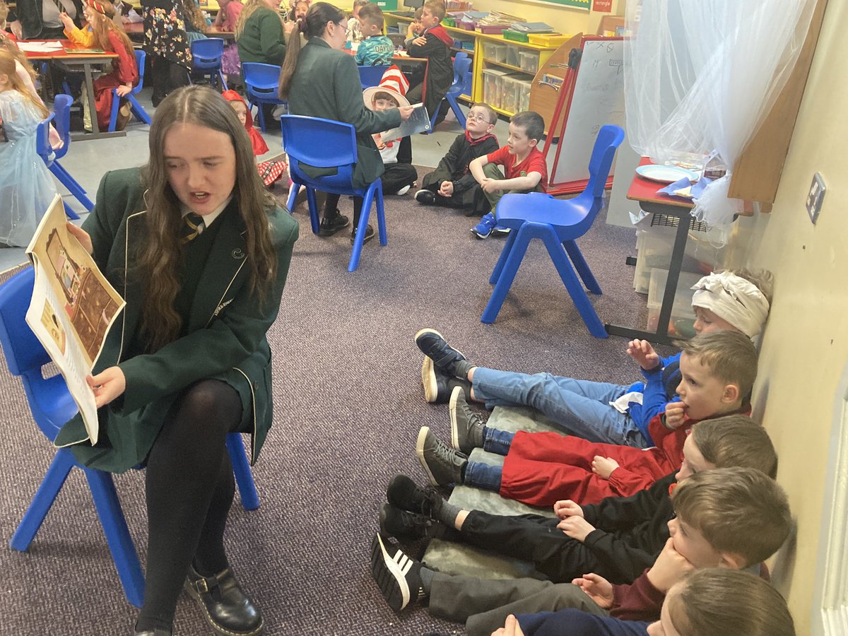 Stceciliaseng's tweet photo. #WorldBookDay2023 #StCeciliaβs Year 14 English Lit students loved sharing their love of reading with our fantastic P3 neighbours in #StJohnsPS. A mutually rewarding experience!! ππ https://t.co/4jyDyy0XwZ
