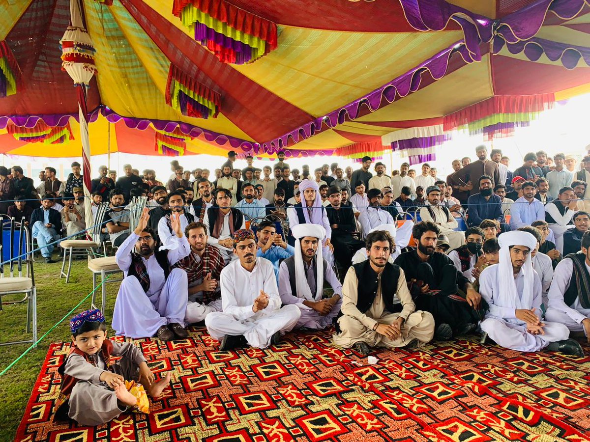 bsac_dg's tweet photo. بلوچ اسٹوڈنٹس ایکشن کمیٹی ڈیره غازیخان زون ( غازی یونٹ ) کی‌جانب سے " بلوچ دود ءُ ربیدگی روش / بلوچ ثقافتی دن" کے موقع پر غازی یونیورسٹی ڈیره غازیخان میں کلچرل پروگرام کا انعقاد کیا گیا جس میں کثیر تعداد میں طلباء و طالبات اور اساتذه‌کرام‌ نے شرکت کی۔
1/3 https://t.co/iRiVTNIVqB