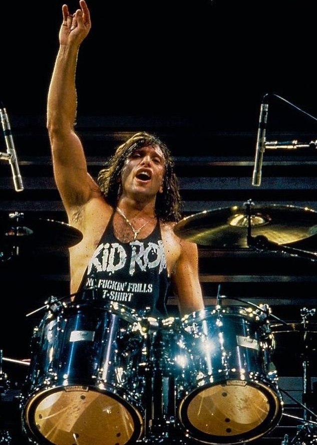 Happy Bday Rob Affuso baterista de la banda Skid Row  