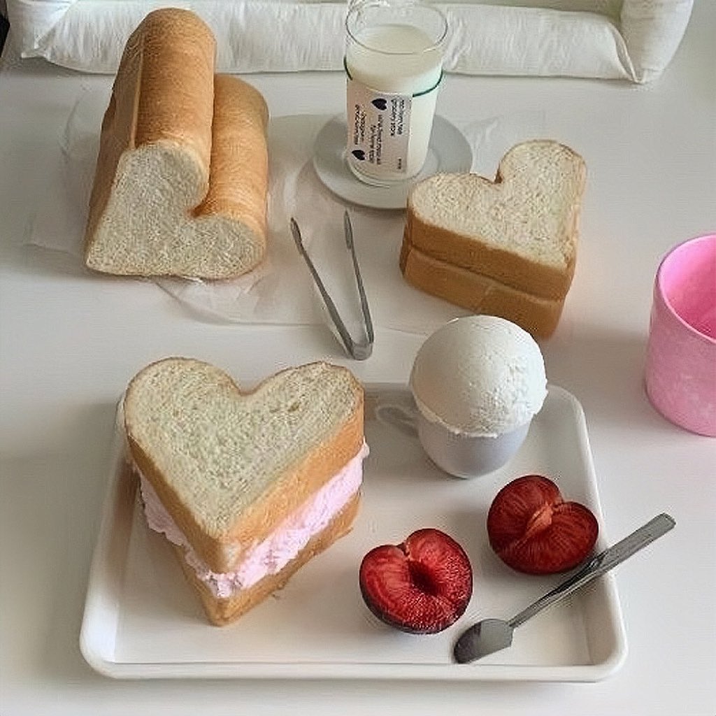 ْ on Twitter: “heart-shaped bread https://t.co/aGToHpgRab” / Twitter