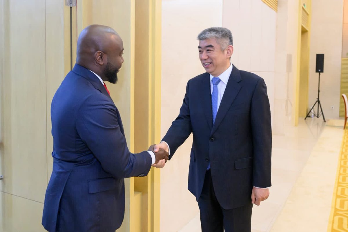 SaniMhm's tweet photo. Au siège du Parti Communiste Chinois (#PCC) à #Pékin, j’ai été reçu par M. Chen Zhou, Vice-Ministre en charge du département international du PCC. Je lui ai transmis le message d’amitié et de fraternité du Comité Executif National de notre parti le #PNDS Tarraya. Les échanges ont porté sur le renforcement de la coopération entre nos deux institutions sœurs.