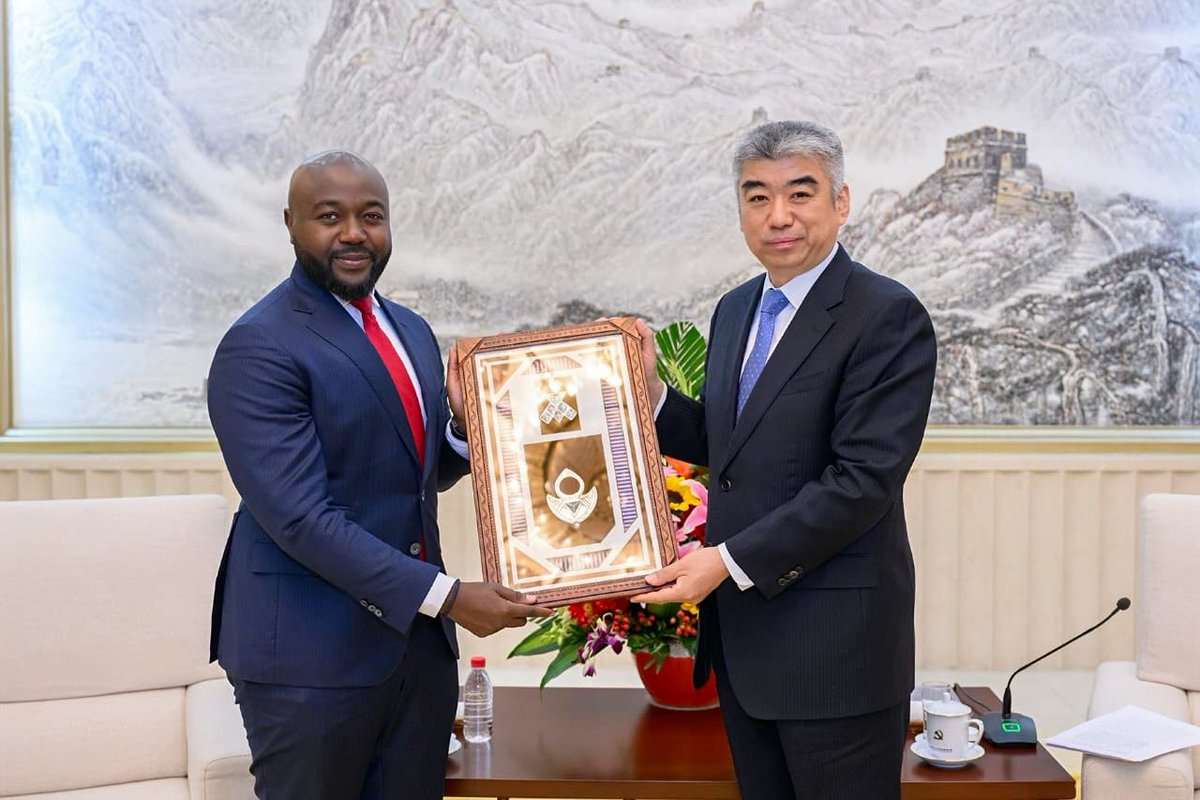 SaniMhm's tweet photo. Au siège du Parti Communiste Chinois (#PCC) à #Pékin, j’ai été reçu par M. Chen Zhou, Vice-Ministre en charge du département international du PCC. Je lui ai transmis le message d’amitié et de fraternité du Comité Executif National de notre parti le #PNDS Tarraya. Les échanges ont porté sur le renforcement de la coopération entre nos deux institutions sœurs.