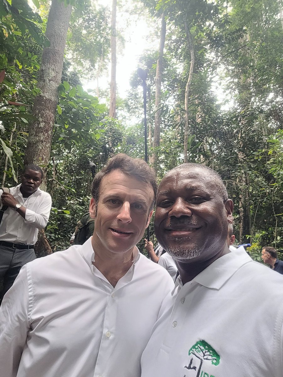 Honoré d’avoir présenté au Président <a href="/EmmanuelMacron/">Emmanuel Macron</a>, dans la magnifique foret classée de la Mondah, les faits scientifiques sur l’état des forêts du bassin du Congo-Ogooué ainsi que les menaces qui pèsent sur elles.