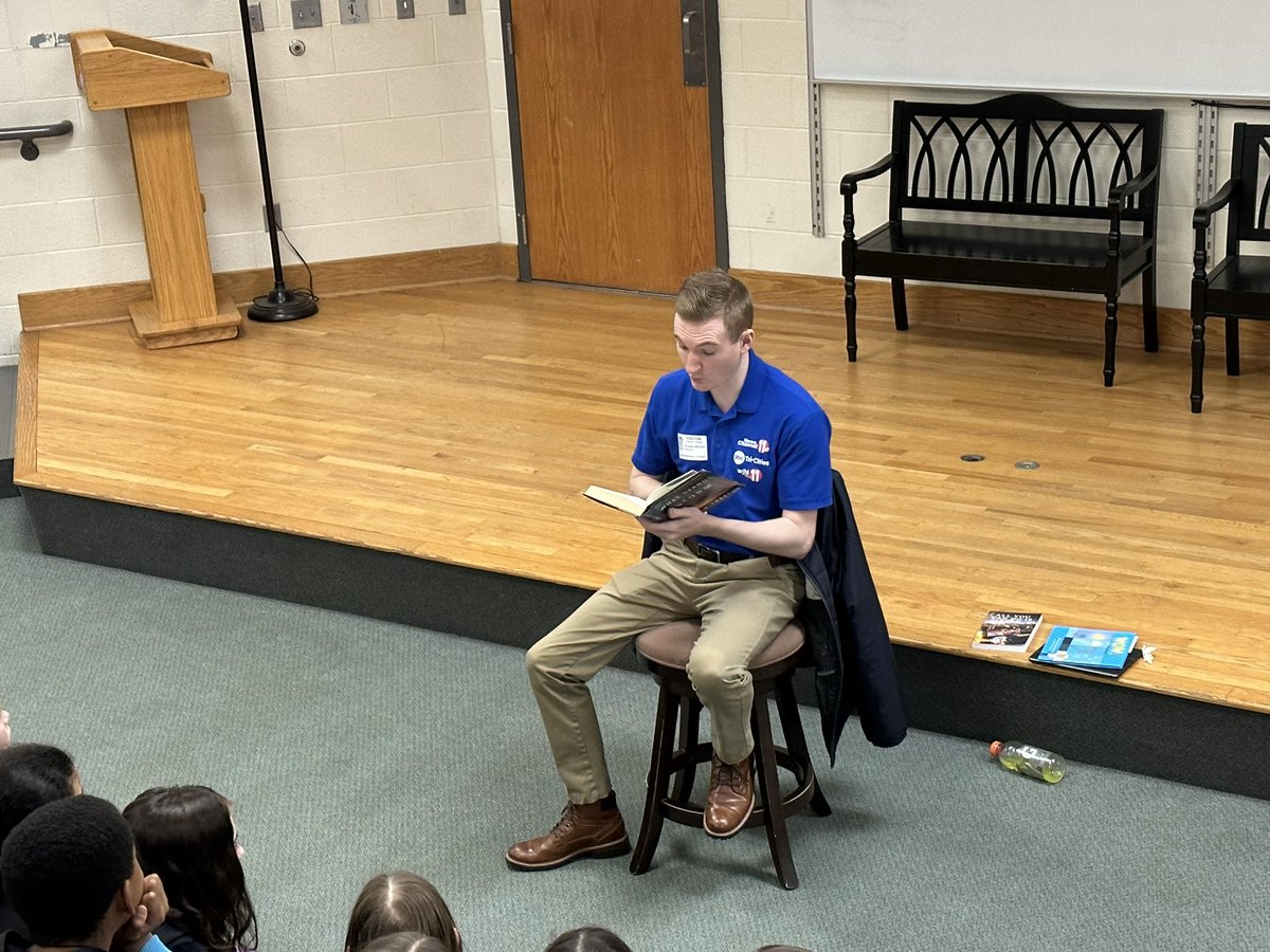 ChrisSimerly12's tweet photo. Alex Williams from WJHL visited our Woodland 5th Graders to read books about weather and answer questions for Read Across America!!! @AWilliamsWX @WJHL11 @jcityTNschools #ReadAcrossAmerica2023 https://t.co/kkYrSXUcFj