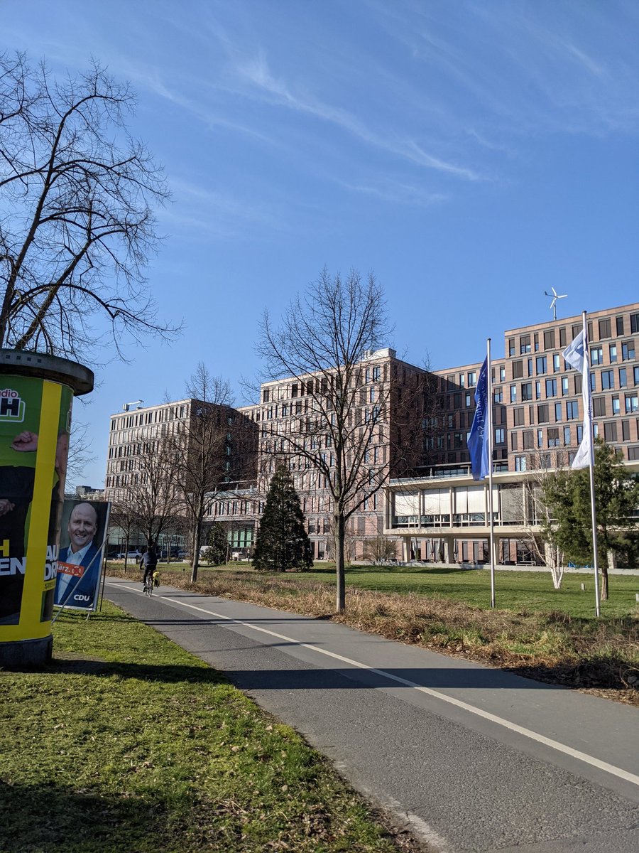 mathcitymap's tweet image. Zum #TagderMathematik werden wir eine #MathCityMap Lehrkräftefortbildung an der @FrankfurtSchool organisieren. Heute haben @timlaeufer und Simone das Wetter ausgenutzt um nach Aufgaben zu suchen. Wir freuen uns auf zahlreiche Teilnehmer 🥳🙌🏼
#iteachmath #twlz #frankfurt