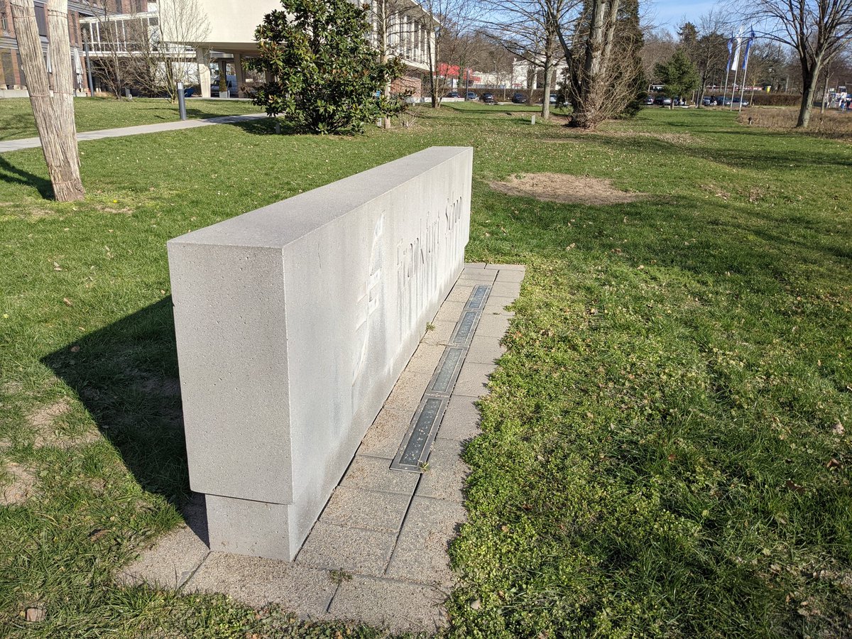 mathcitymap's tweet image. Zum #TagderMathematik werden wir eine #MathCityMap Lehrkräftefortbildung an der @FrankfurtSchool organisieren. Heute haben @timlaeufer und Simone das Wetter ausgenutzt um nach Aufgaben zu suchen. Wir freuen uns auf zahlreiche Teilnehmer 🥳🙌🏼
#iteachmath #twlz #frankfurt