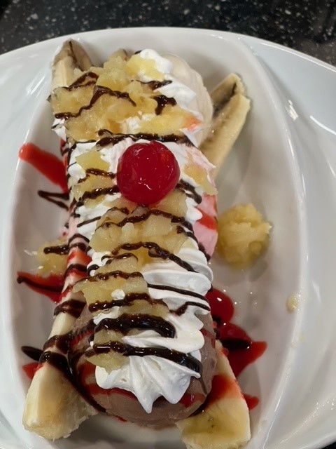 SmithsMillHC's tweet photo. One banana, two banana, three banana, SPLIT! #TrilogyThemeWeeks #DancingthroughtheDecades #SockHopwithTrilogy https://t.co/5aAsAeoFqn