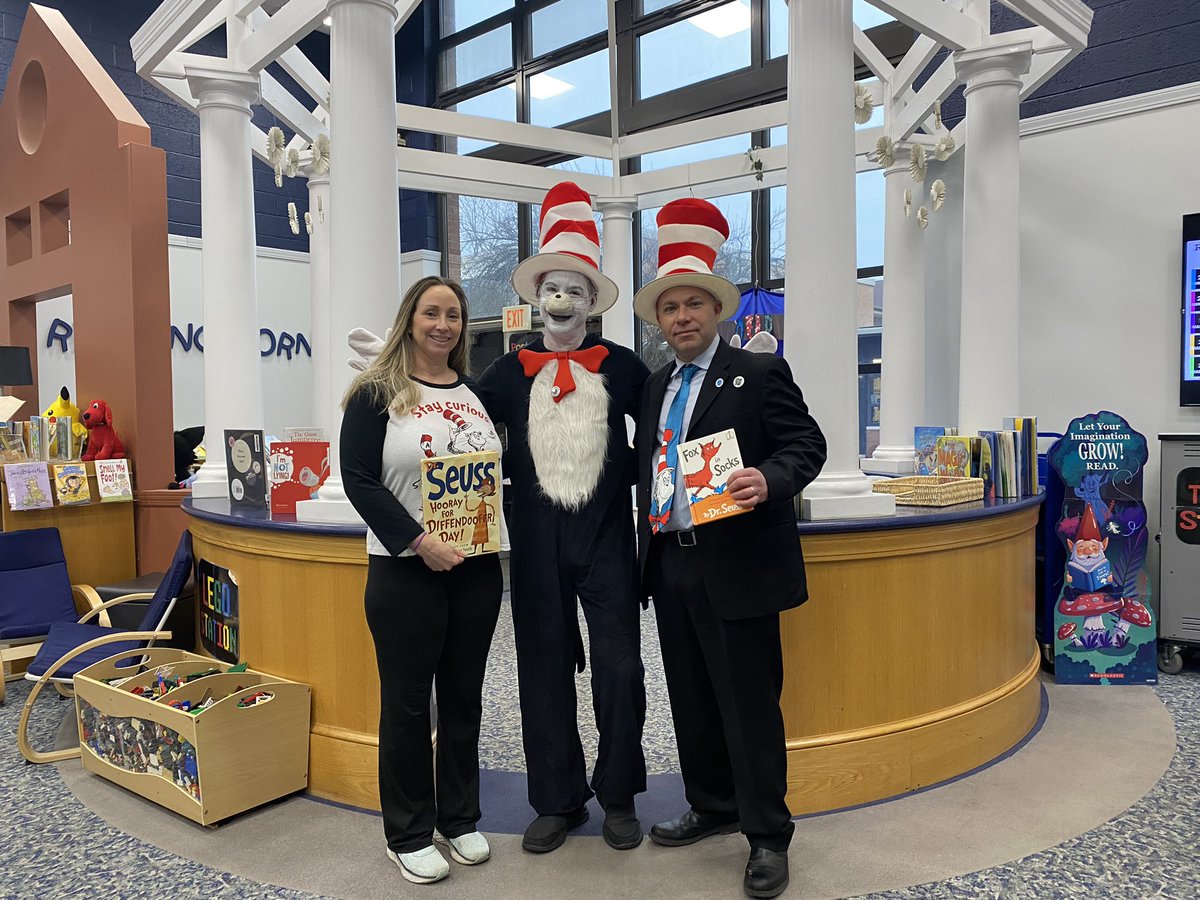 Mr. Mione our PTO President reading to 1st grade! 📖 🐱 #ReadAcrossAmerica2023 #NMUKNIGHT