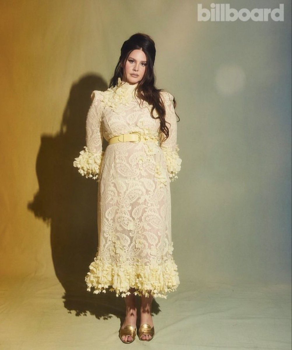 LDRCRAVE's tweet photo. Lana Del Rey. #BillboardWomeninMusic https://t.co/62iRhHJjJx