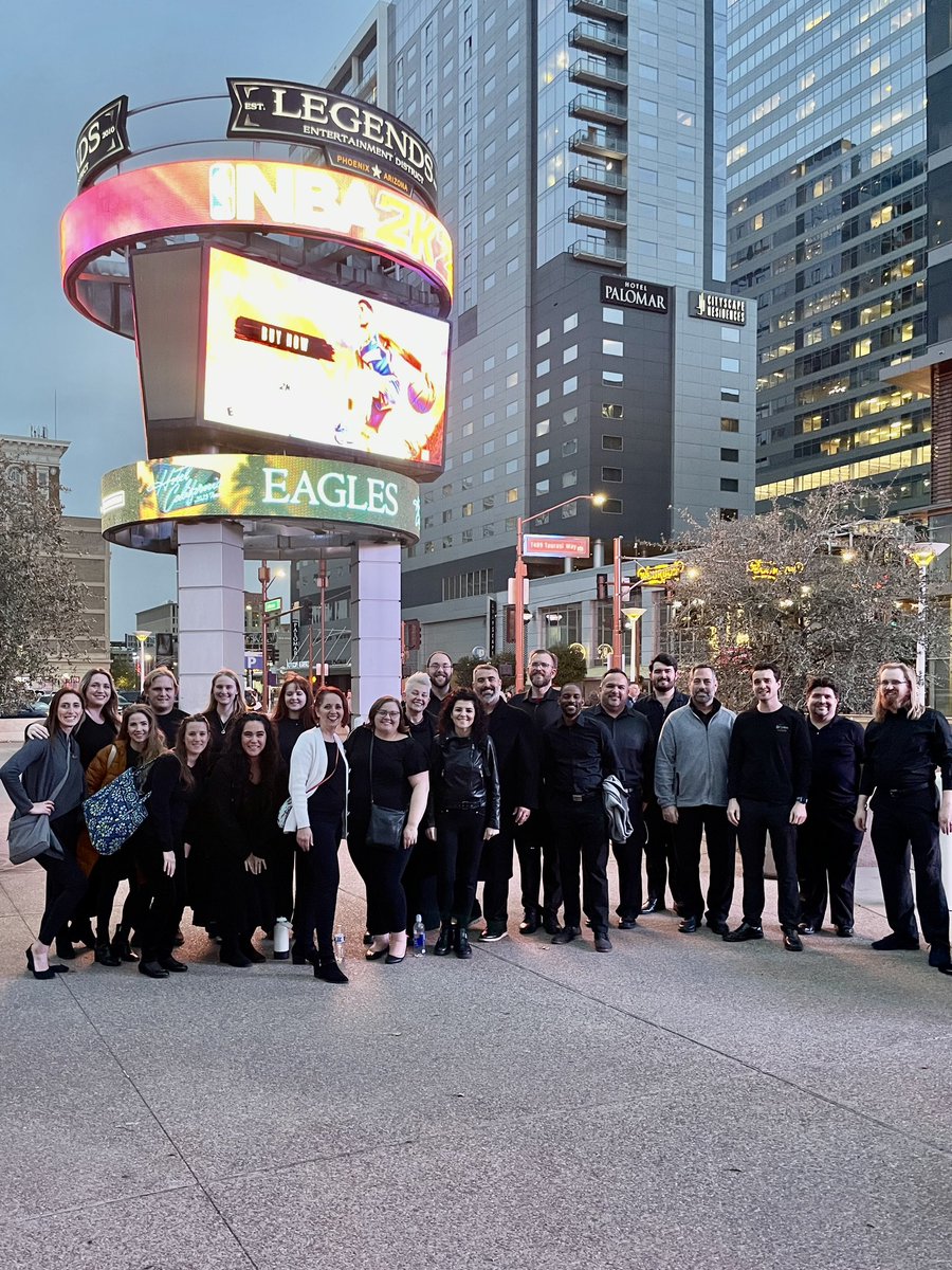 SolisChoir's tweet photo. Last night we sang with The Eagles. These singers had a blast on stage with this iconic band! 

If you were there, thanks for giving us the warmest welcome! We loved your energy! 

#eagles #phoenix #livemusic #performance #choir #choralmusic #theeagles #singing #choirs https://t.co/rvrfyo0oTv