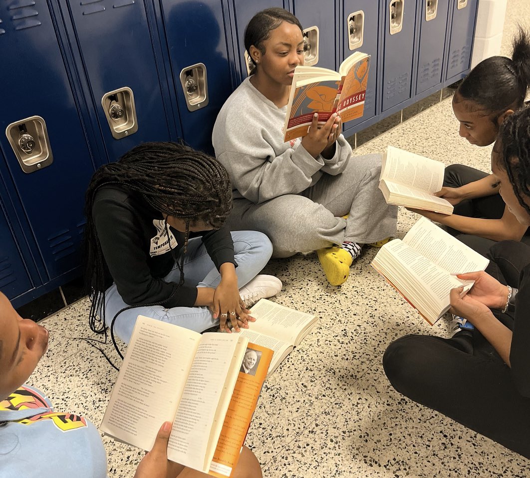 📖❤️Our students Reading Across Davis 9 for #ReadAcrossAmericaWeek! #AISDReads #Allages #AllLevels #AldineConnected #FalconProud