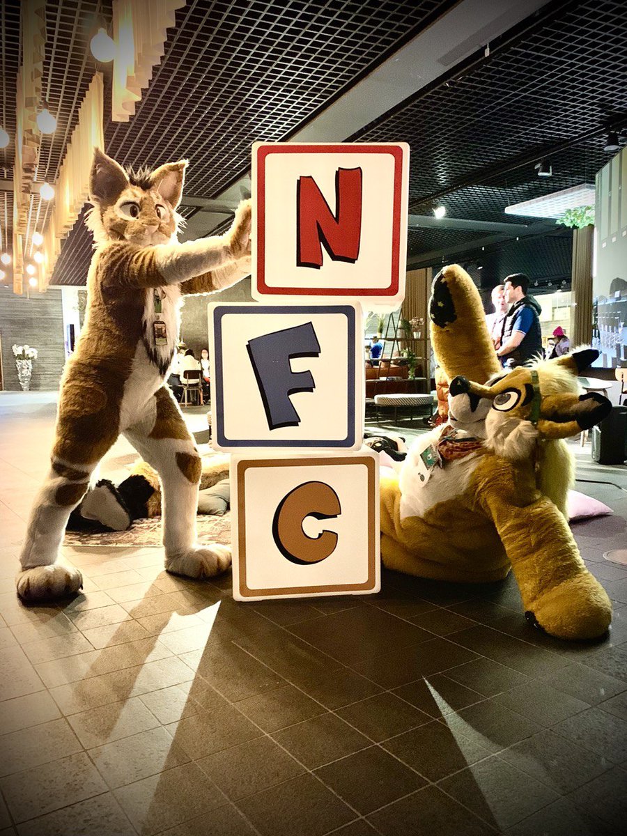 SlocombeKitty's tweet image. A story about cats, in two parts... #nordicfuzzcon #nfc2023 #fursuit #cats #plushsuit starring @Ranfox89 📷 @Rakhan