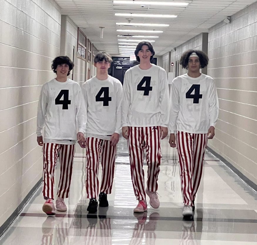 Aurora 60 Cassville 36

Floyd 14 Pts 10 Reb
Brown 11 Pts 5 Stls
Darnall 6 Pts 5 Asst 1 turnover
Hoffman 4 Pts 6 Reb 3 Stls
McHenry 8 Reb 4 Asst 4 Steals
Thornhill 22 Pts 

We’ll compete the 4th Boys Basketball district championship in school history Friday night vs Seneca.

“4️⃣”