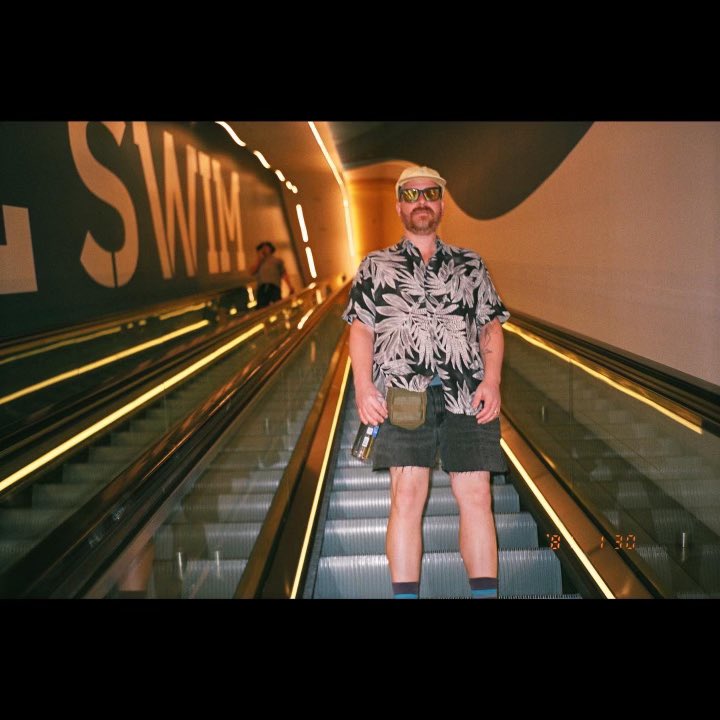 runjewels's tweet image. Happy birthday @therealelp we love ya 👉🤛