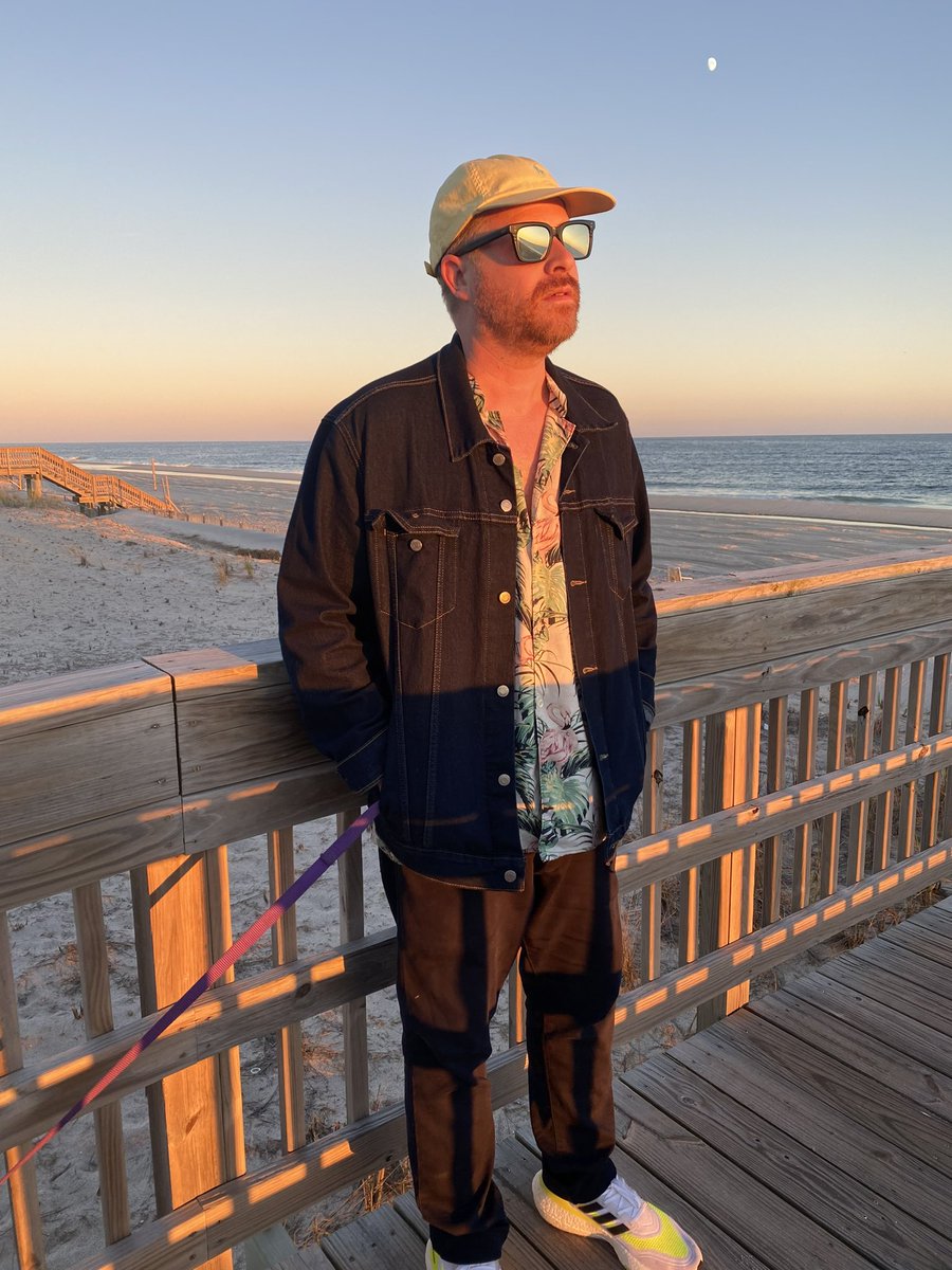 runjewels's tweet image. Happy birthday @therealelp we love ya 👉🤛