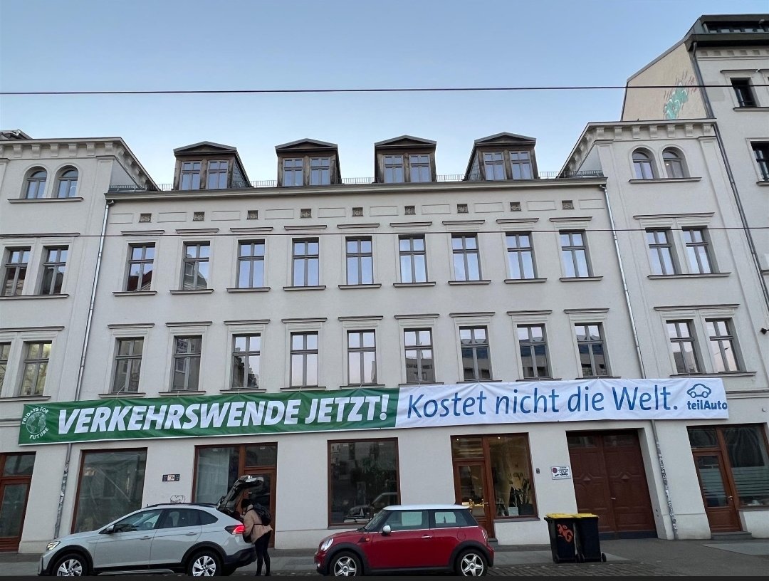 Starke Aktion von @teilAuto für den #Klimastreik am Freitag in #Leipzig 👍 Start ist 15 Uhr am Augustusplatz. Wir Ökolöwen supporten den Fahrradzubringer aus dem Süden. (14 Uhr @HdDemokratie) Alle Infos: leipzigfuersklima.de #TomorrowIsTooLate