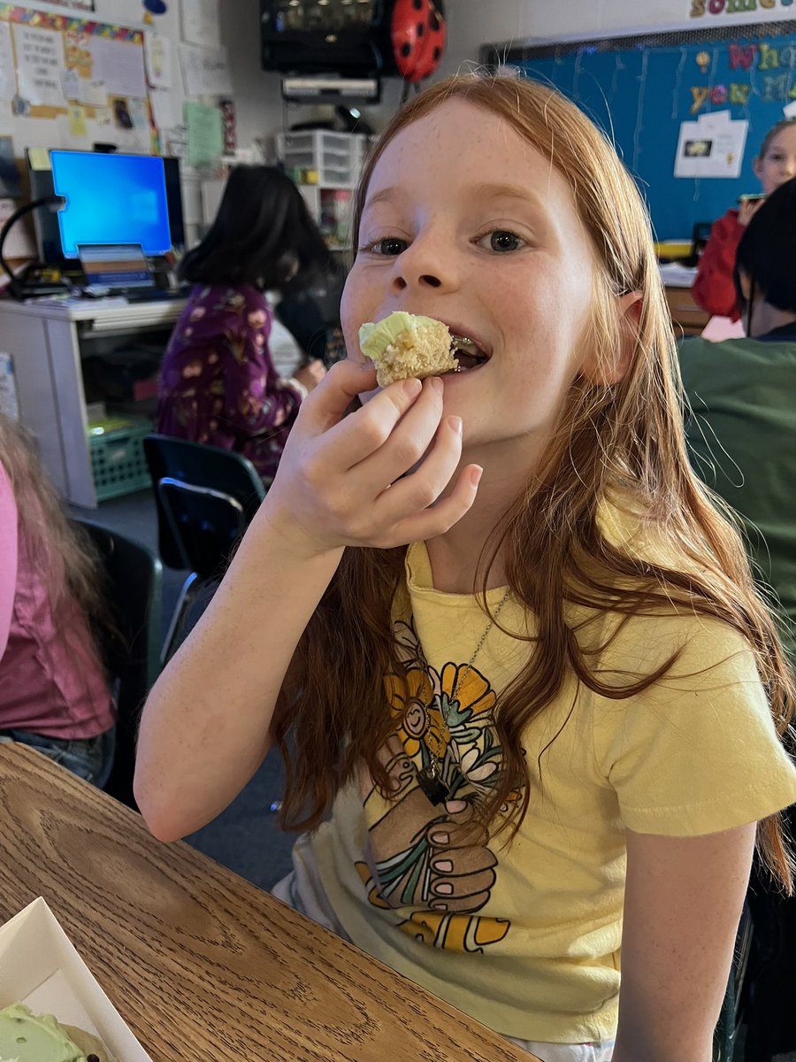 OwensOgres's tweet image. Loving our @CrumblCookies party! Thanks for recognizing the great work and learning of our class! The perfect way to head into a 3 day weekend. #learningshouldbefun