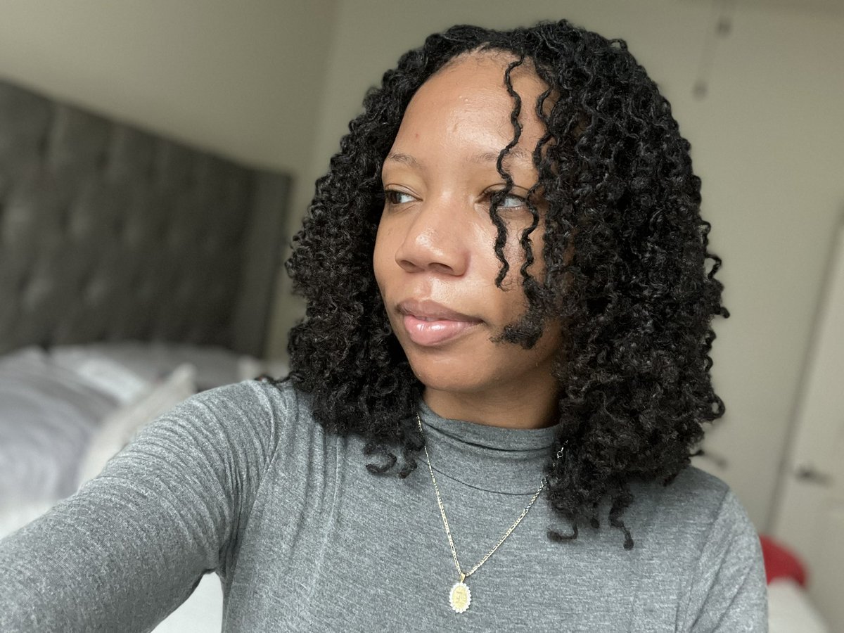 askdeavilasade's tweet image. The picture doesn’t even do it justice y’all! ❤️

#microlocs #locs #braidout