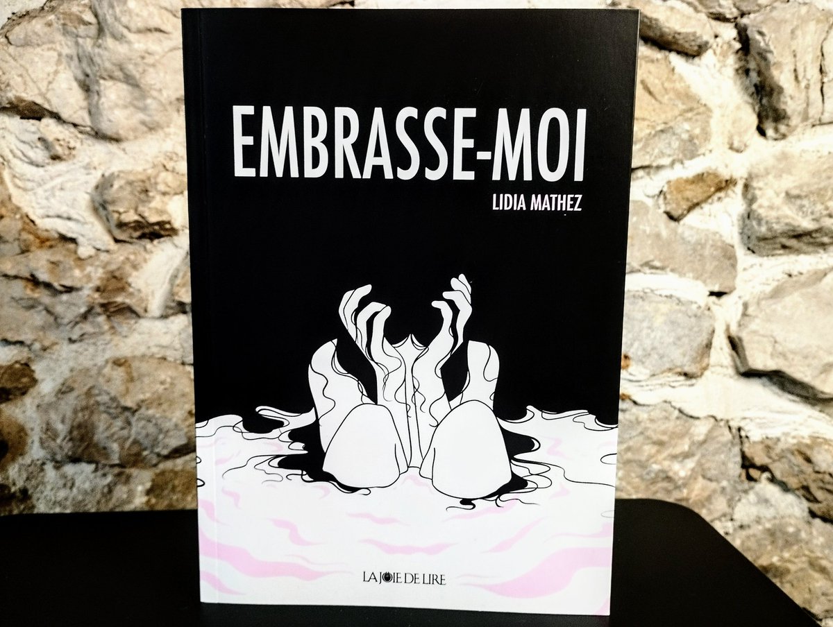 RemiNoTsundoku's tweet photo. Plein d'espoir dans cette BD autobiographique qui traite d'un sujet très important sans plier sous le poids du pathos. Ses nets aplats noirs & roses rappellent le dessin de Rosemary Valero-O'Connell & permettent d'adoucir l'horreur du passé.
Embrasse-moi
Lidia Mathez
#LectureBD https://t.co/UAKM7z3tAz