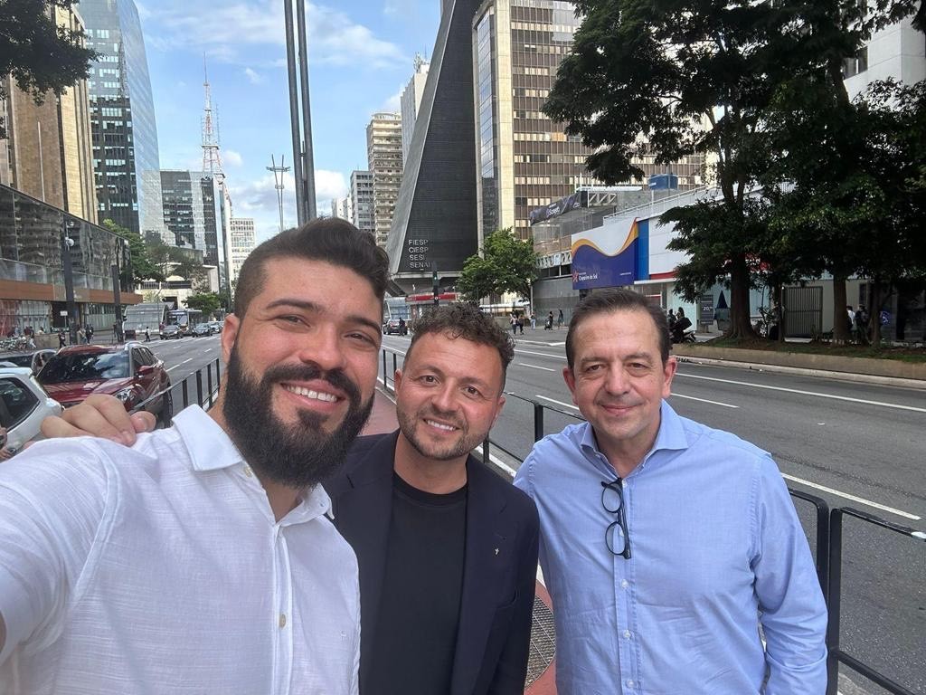 Fllano's tweet photo. Una vez superado el jet lag del viaje de vuelta tras estos fantásticos días en Brasil con @edugomartin, presidente de @ESICEducation, solo puedo estar satisfecho y agradecido por esta breve estancia, que no por ello ha resultado menos enriquecedora. https://t.co/c7vGPWdirW