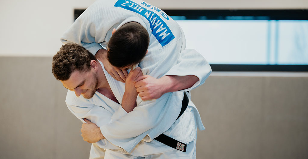 „Der Erfolg hat mich gefesselt“ – Yvo Witassek studiert Kognitionswissenschaften und ist Judo-Spitzensportler. Von der Herausforderung, Studium und Leistungssport zu vereinbaren.
uni-potsdam.de/de/nachrichten…

#dualesStudium #spitzensport #studium #Judo