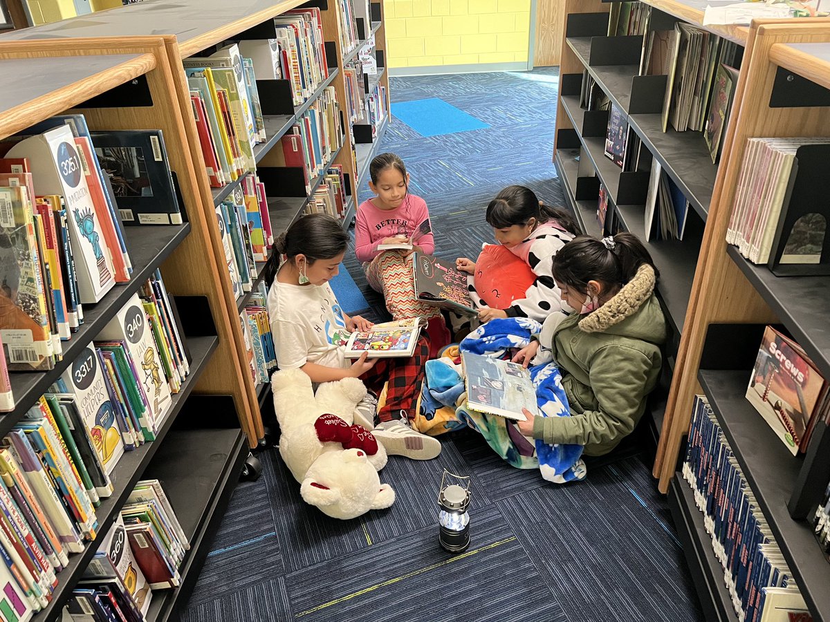 HyblaValley4th's tweet photo. Read In Day for Read Across America Week!! @HyblaValleyES #HyblaValleyHuskies https://t.co/3fd2Bp2whQ